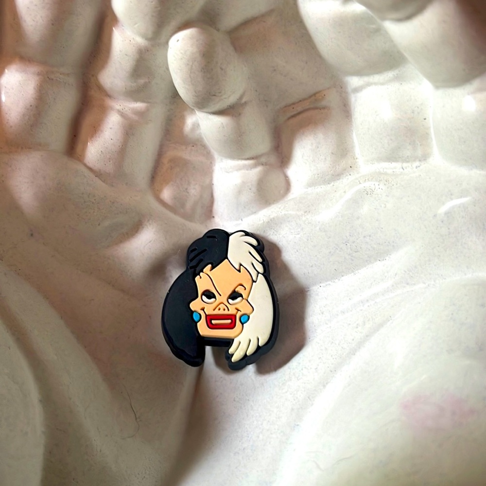 charm - Cruella